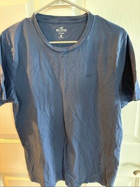 Hollister Men's Short Sleeve Crew Tee in Navy